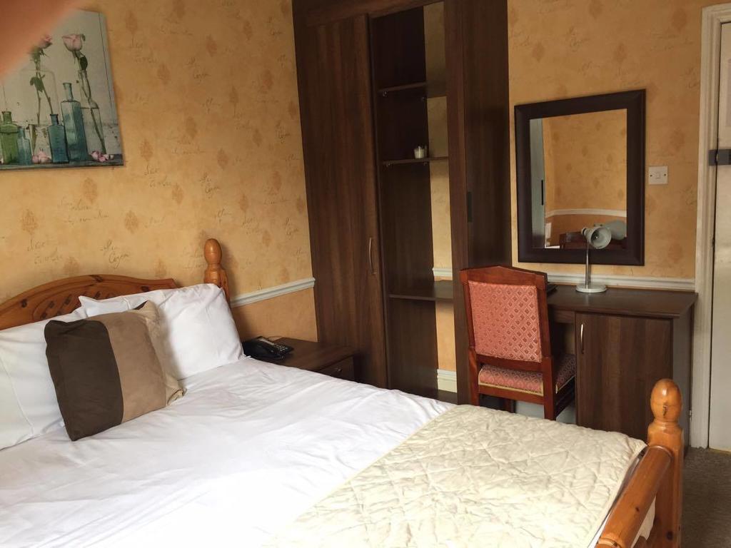 The Pines Guest Accommodation Chippenham  Kültér fotó