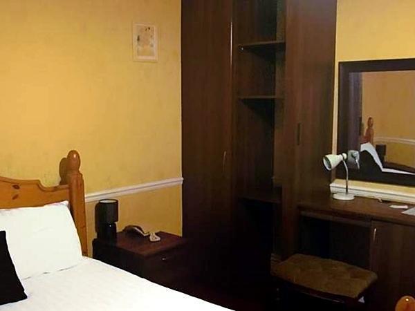The Pines Guest Accommodation Chippenham  Kültér fotó